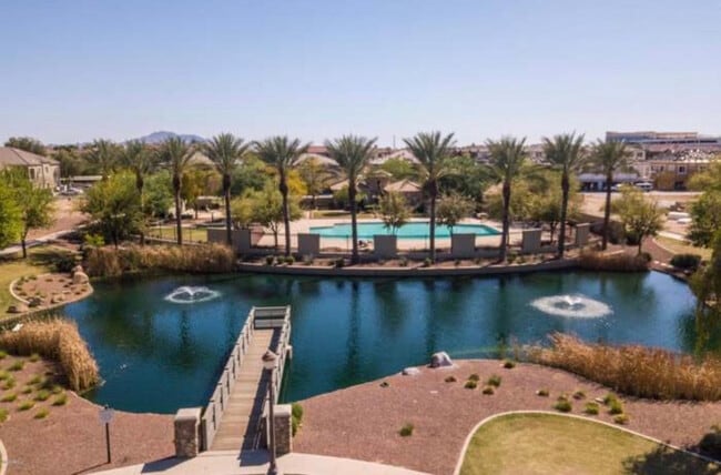 Building Photo - 2726 S Equestrian Dr