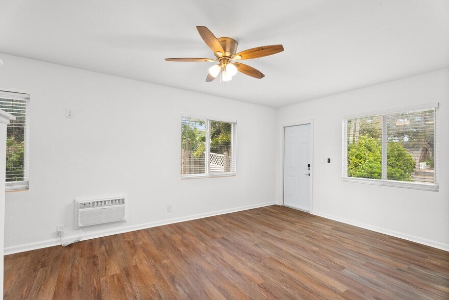 Building Photo - 402 57th St