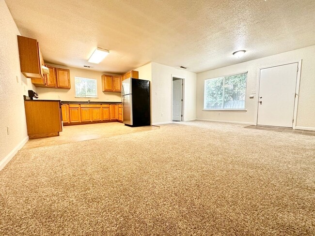 Building Photo - **Pre-Leasing for Summer 2026** Cute 2 Bedroom Home in Avenues