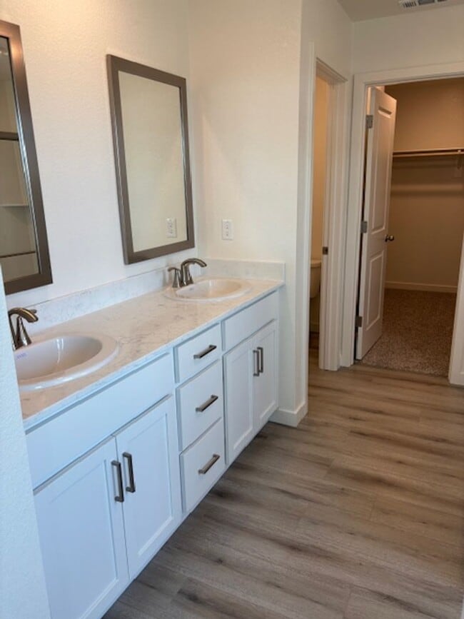 Building Photo - Brand New DR Horton Smart Home with 5 Bedr...