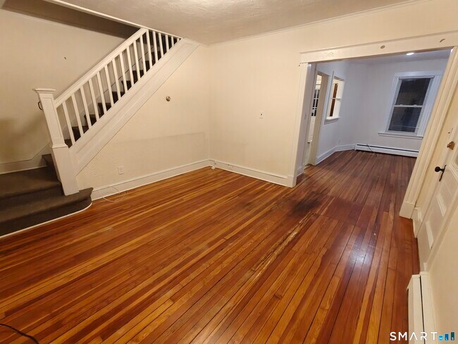 Building Photo - 387 Plainville Ave