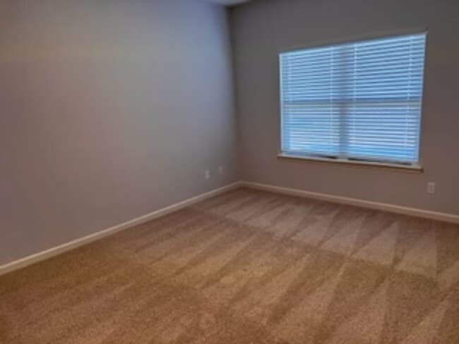 Building Photo - 4 bed 2 bath home in Somerville built in 2023