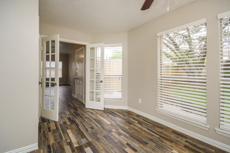 Building Photo - 15802 St Lawrence Cir