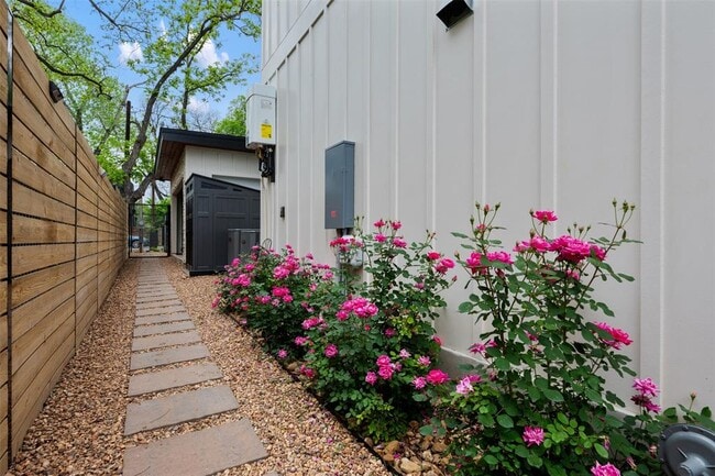 Building Photo - 73 Julius St