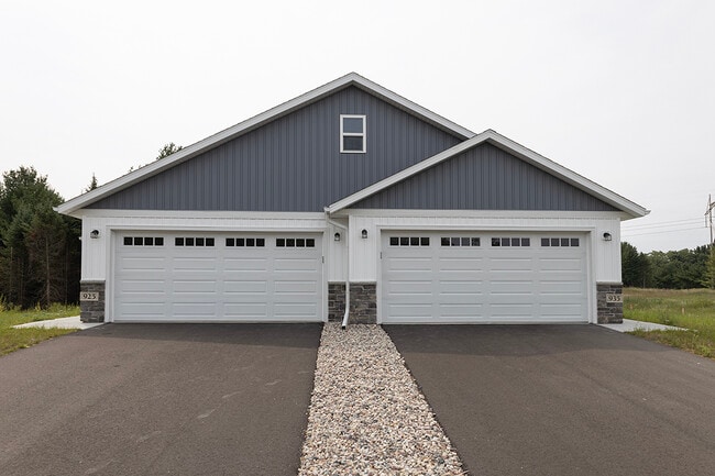 Building Photo - 925 Green Pastures Trl