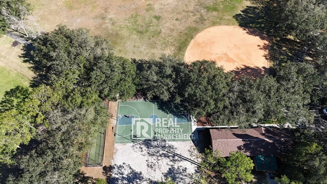 Building Photo - 9481 Highland Oak Dr