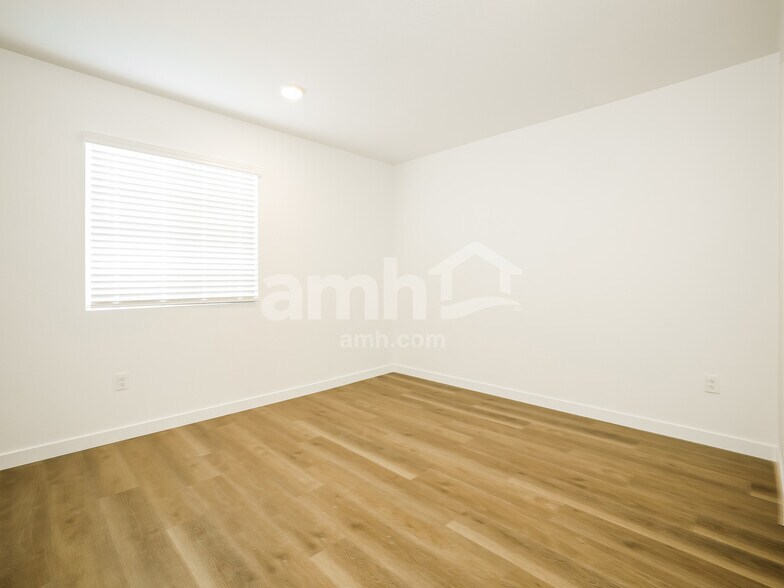 Building Photo - 2383 Dolly Ave