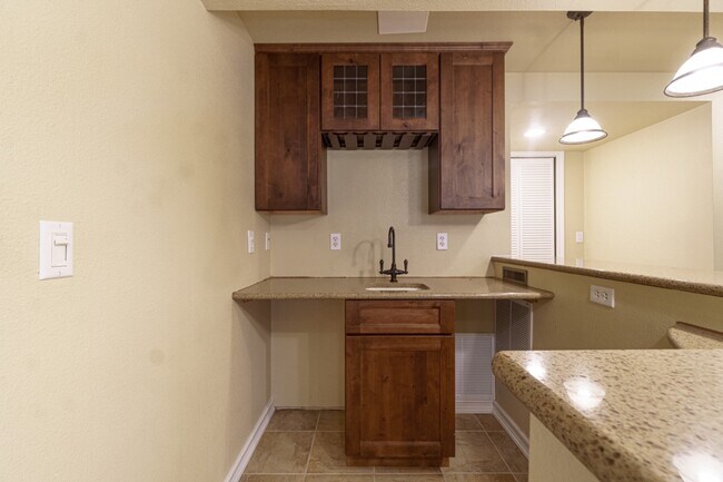 Building Photo - 9045 Aldersgate Ct