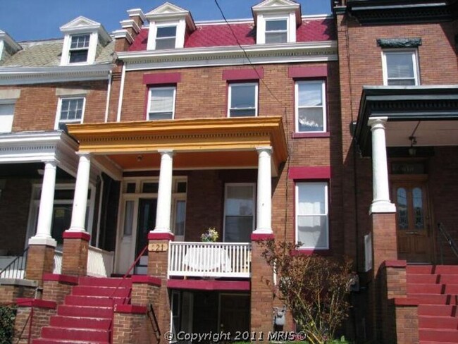 Building Photo - 821 Randolph St NW