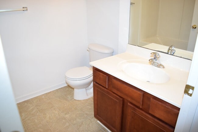 Building Photo - 1613 Oak Leaf Dr NW