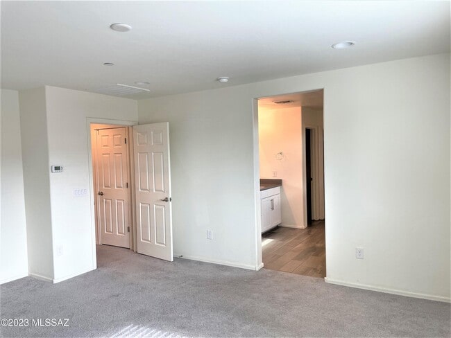 Building Photo - 9450 N Andrina Dr