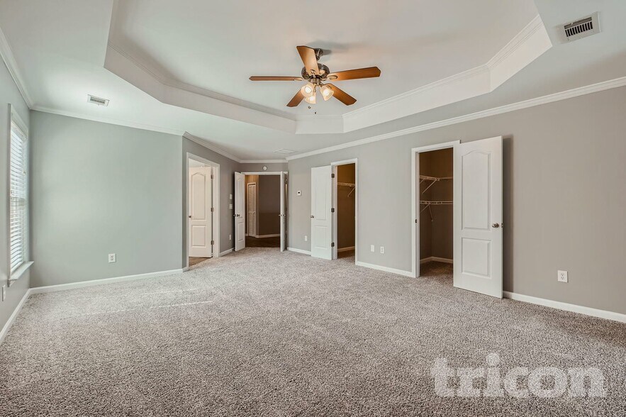 Building Photo - 3605 Long Lake Dr