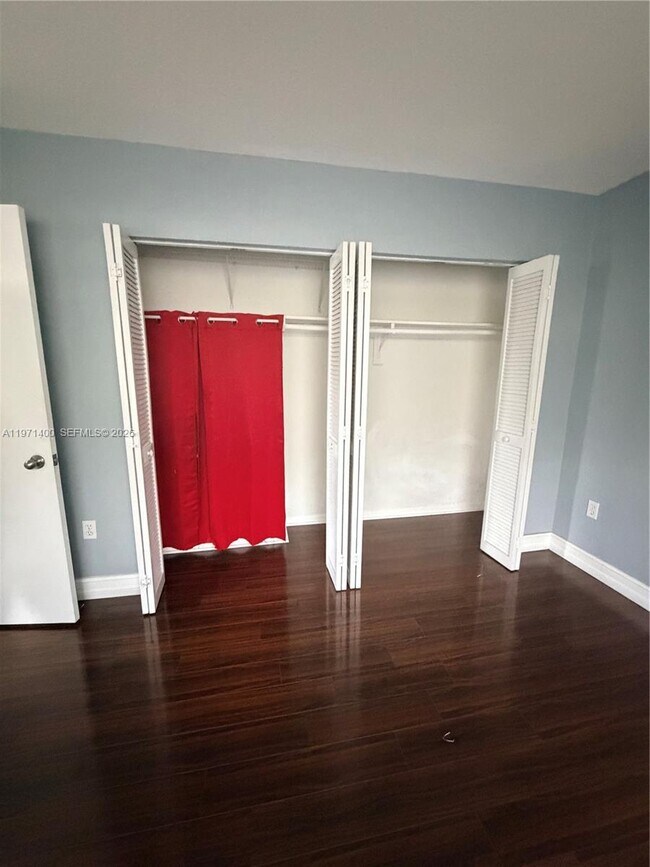 Building Photo - 7430 Miami Lakes Dr