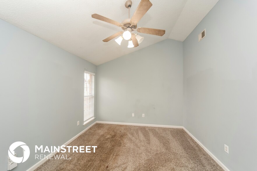 Building Photo - 1828 Cresent Ln