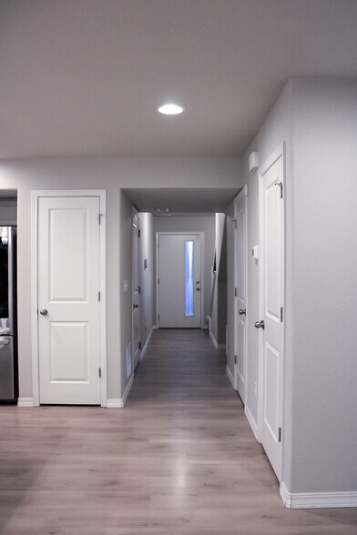 MAIN ENTRYWAY3 - 4159 Samaritan Loop