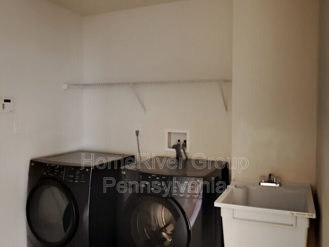 Building Photo - 145 Tanglewood Dr