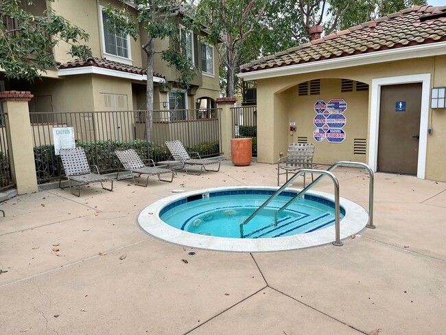 Building Photo - Gorgeous Condo for rent in Tustin Ranch