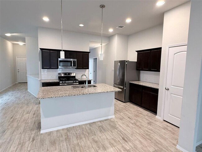 Building Photo - 120 Trailside Ln