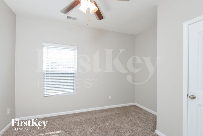 Building Photo - 387 W Park Dr