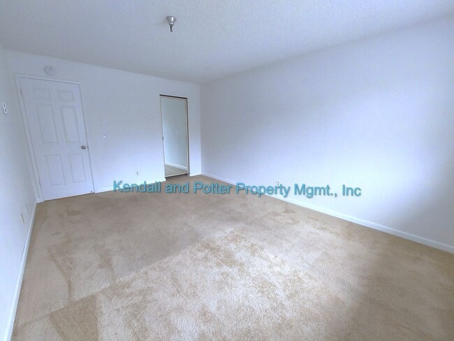 Building Photo - Large Updated 2 Bedroom Condo In Watsonville!