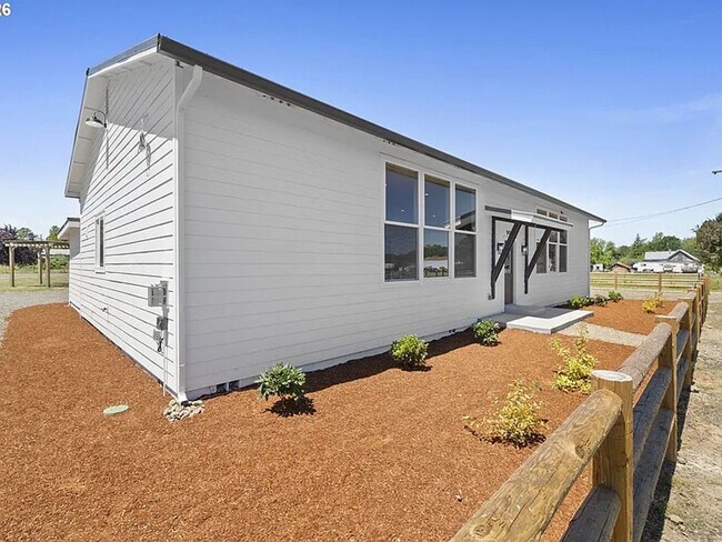 Building Photo - 9015 Community Club Rd