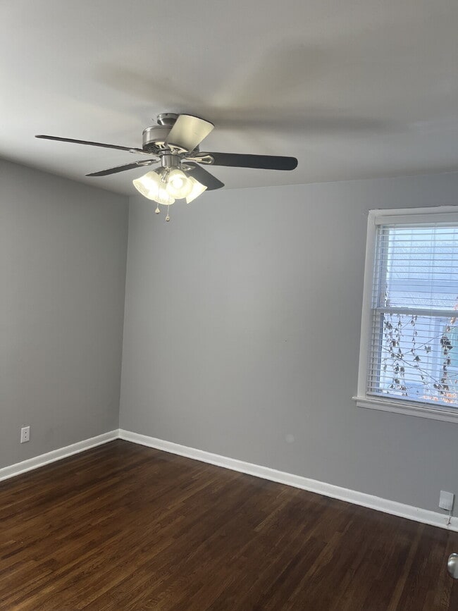 Building Photo - Charming 2 Bed, 1 Bath Nashville Rental - ...