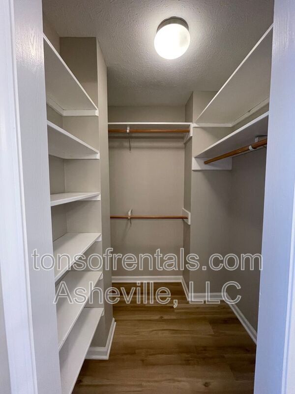 Building Photo - 115 Bent Tree Dr