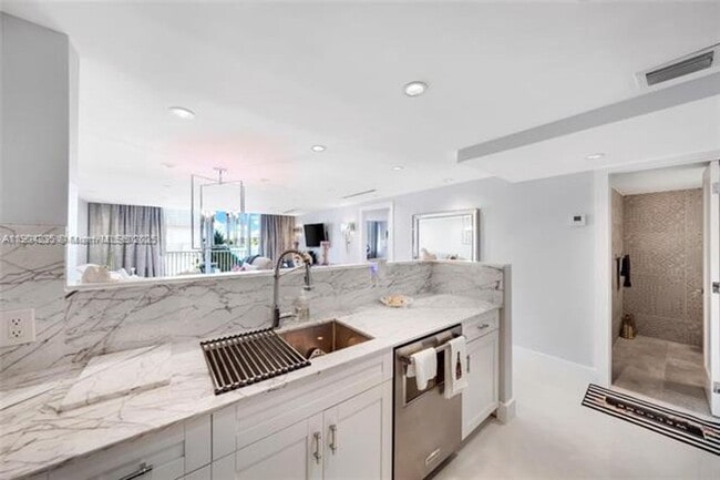 Building Photo - 5838 Collins Ave