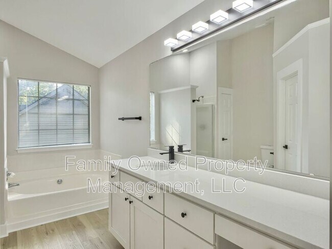 Building Photo - 105 Mallory Dr