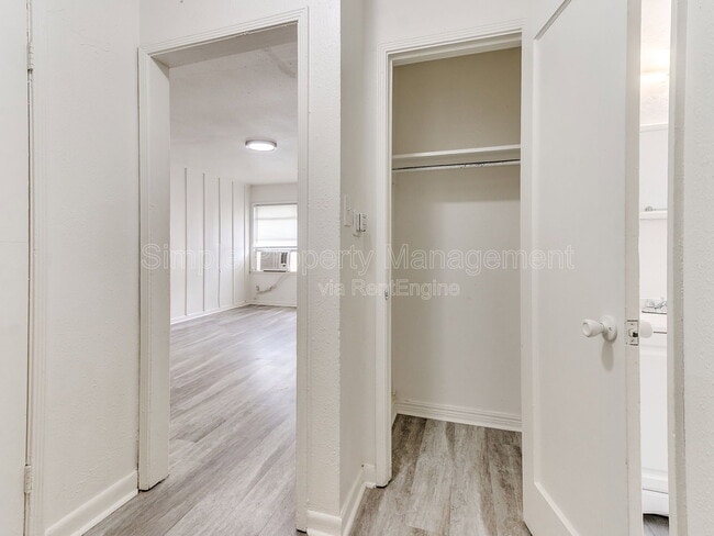 Building Photo - 538 E Indian Dr