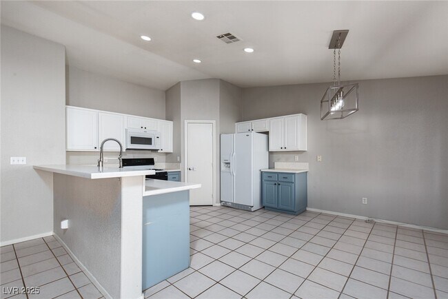 Building Photo - 533 Trocadero St