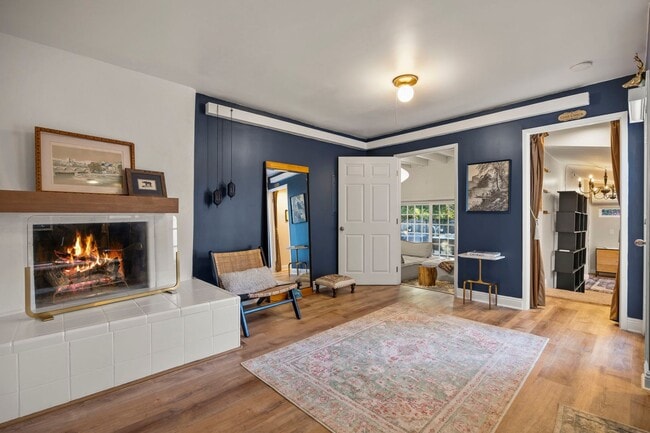 Building Photo - Ventura | Pierpont | 4 Bedroom + 3 Bathroom