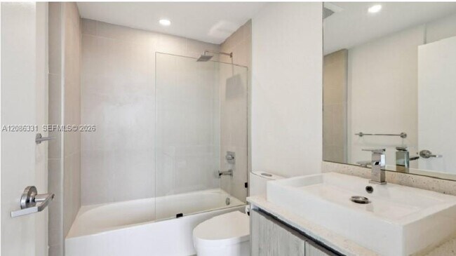 Building Photo - 13800 Highland Dr