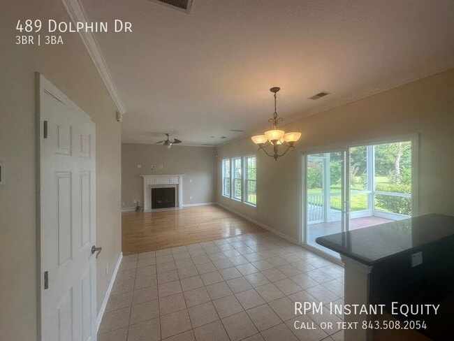 Building Photo - 489 Dolphin Dr