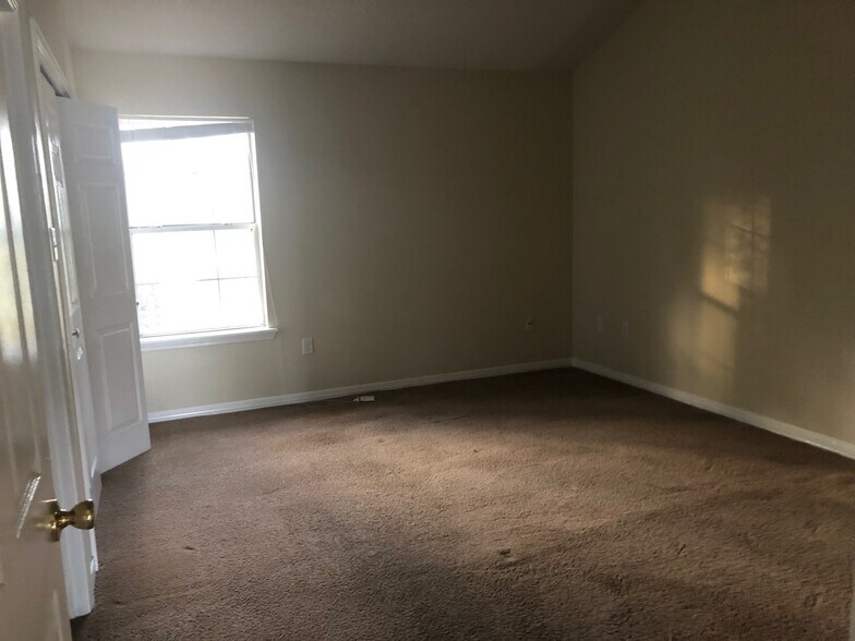 Building Photo - 107 Muscarello Rd