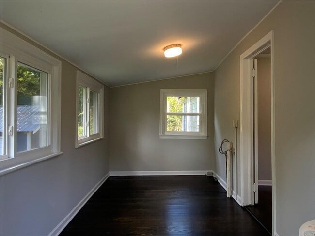 Building Photo - 578 Oakhurst Dr