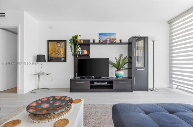 Building Photo - 5600 Collins Ave