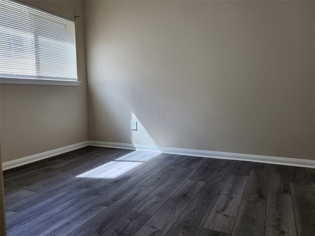 Building Photo - 2411 Village Stone Ct