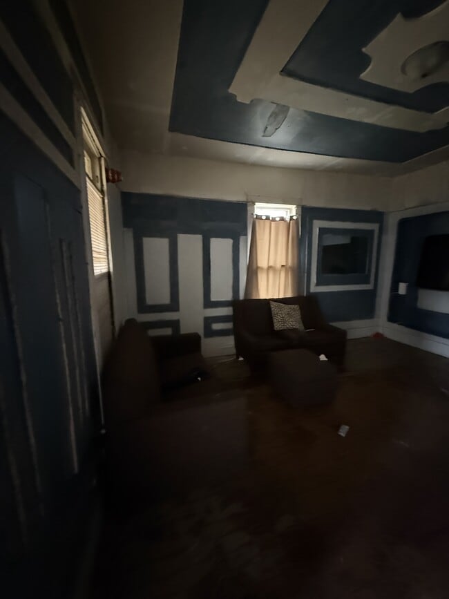 Building Photo - 1261 E Grand Ave