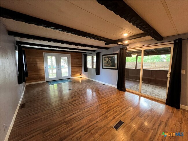 Building Photo - 144 Deer Ln