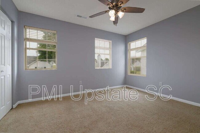 Building Photo - 12 Hayfield Ln