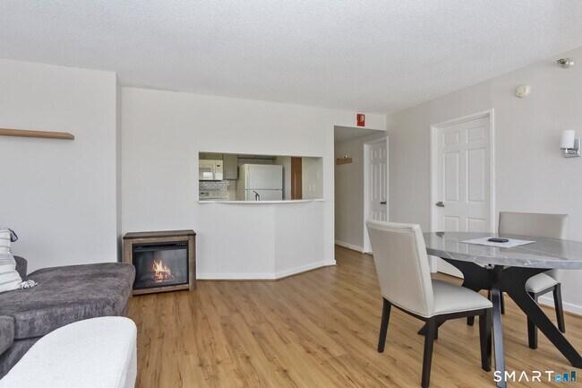 Building Photo - 127 Greyrock Pl