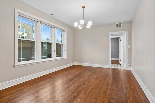 Building Photo - 4932 N Ridgeway Ave