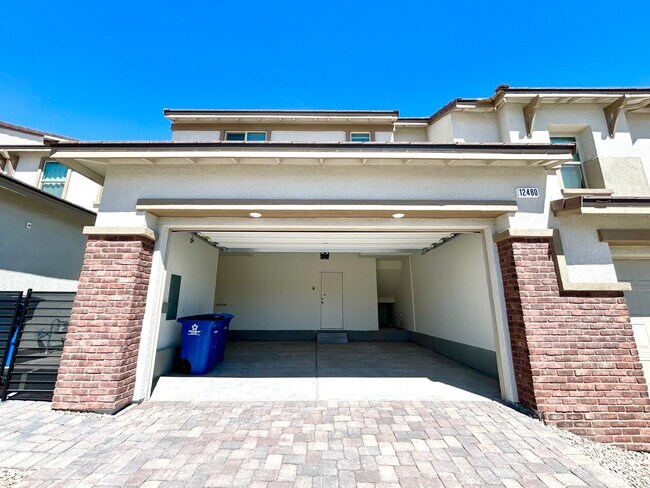 Building Photo - Brand new Townhome in Summerlin Grand Park Village
