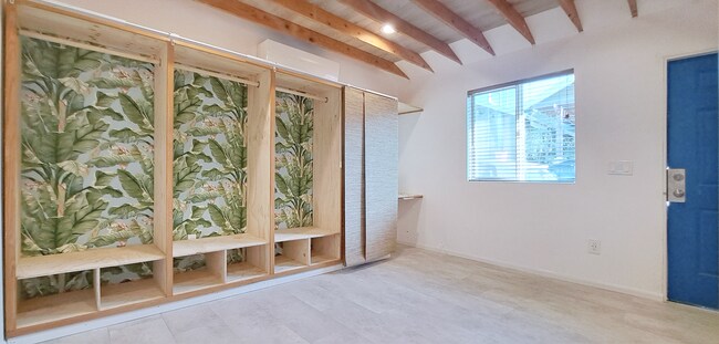 Building Photo - 1643 W 48th St