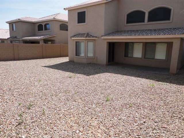 Building Photo - 10542 W La Reata Ave