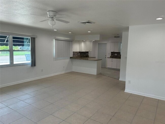 Building Photo - 365 Capri Blvd