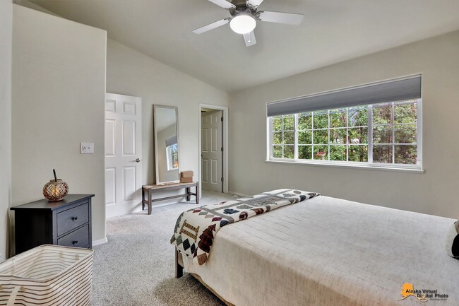 Building Photo - Stunning 3 Bedroom Home in East Anchorage with Garage