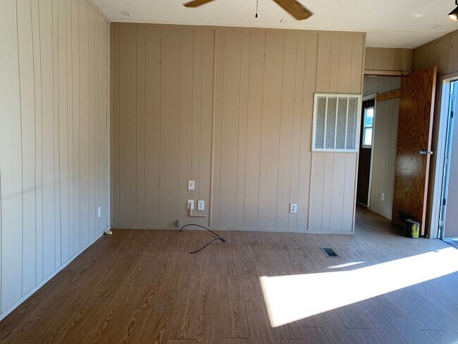 Building Photo - Home Sweet Home