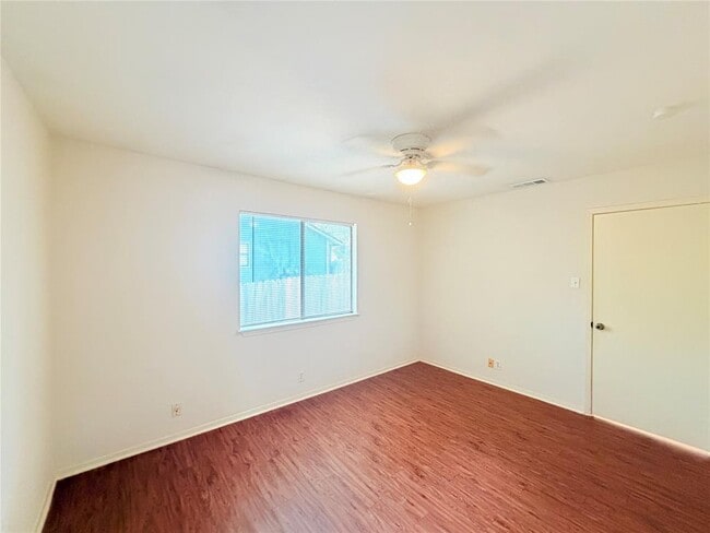 Building Photo - 405 Parkhill Cove